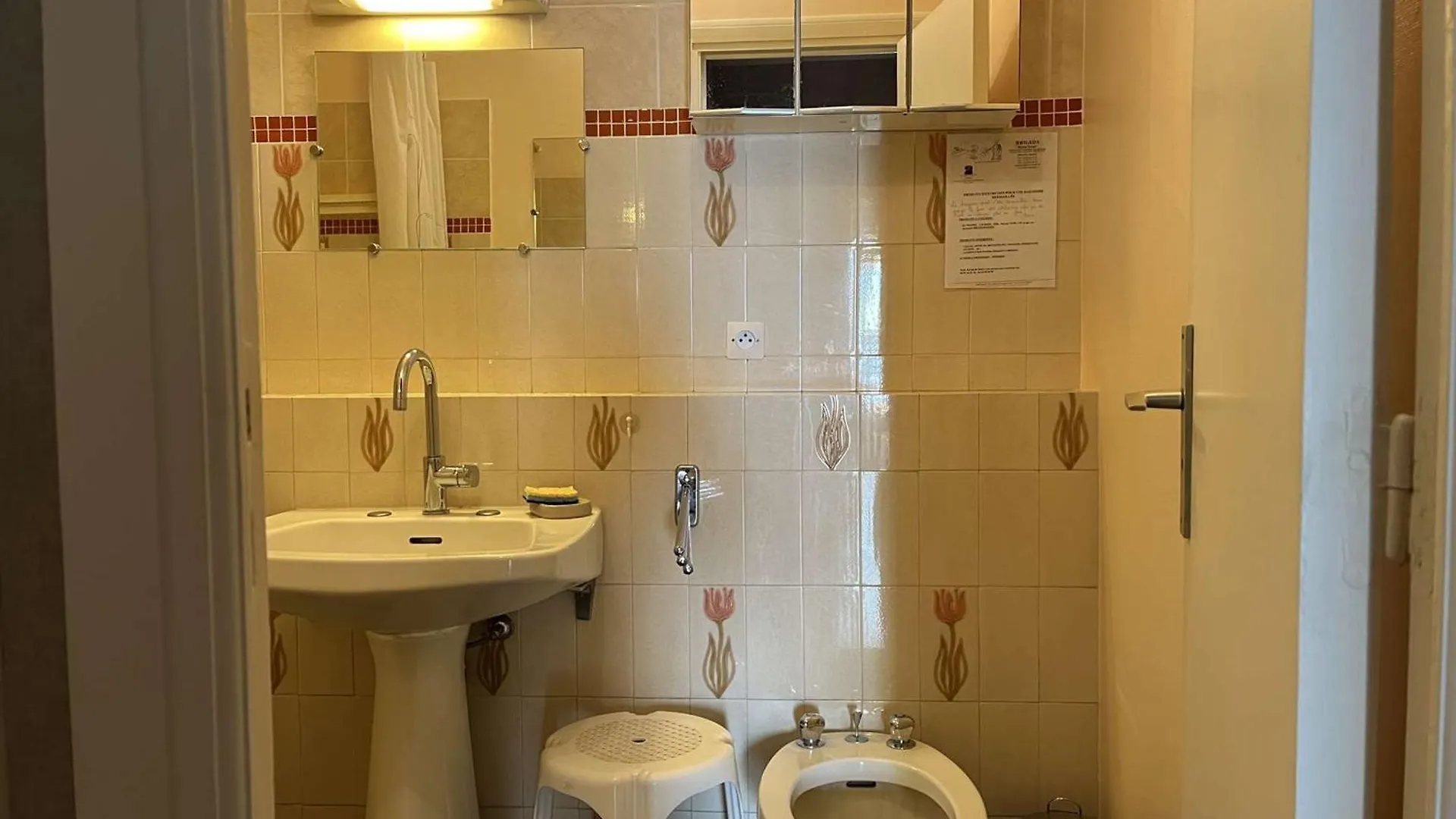 Appartement 2P Avec Terrasses, Parking Prive, A 100M Des Plages - Juan-Les-Pins - Fr-1-252-196 Antibes 0*,  France