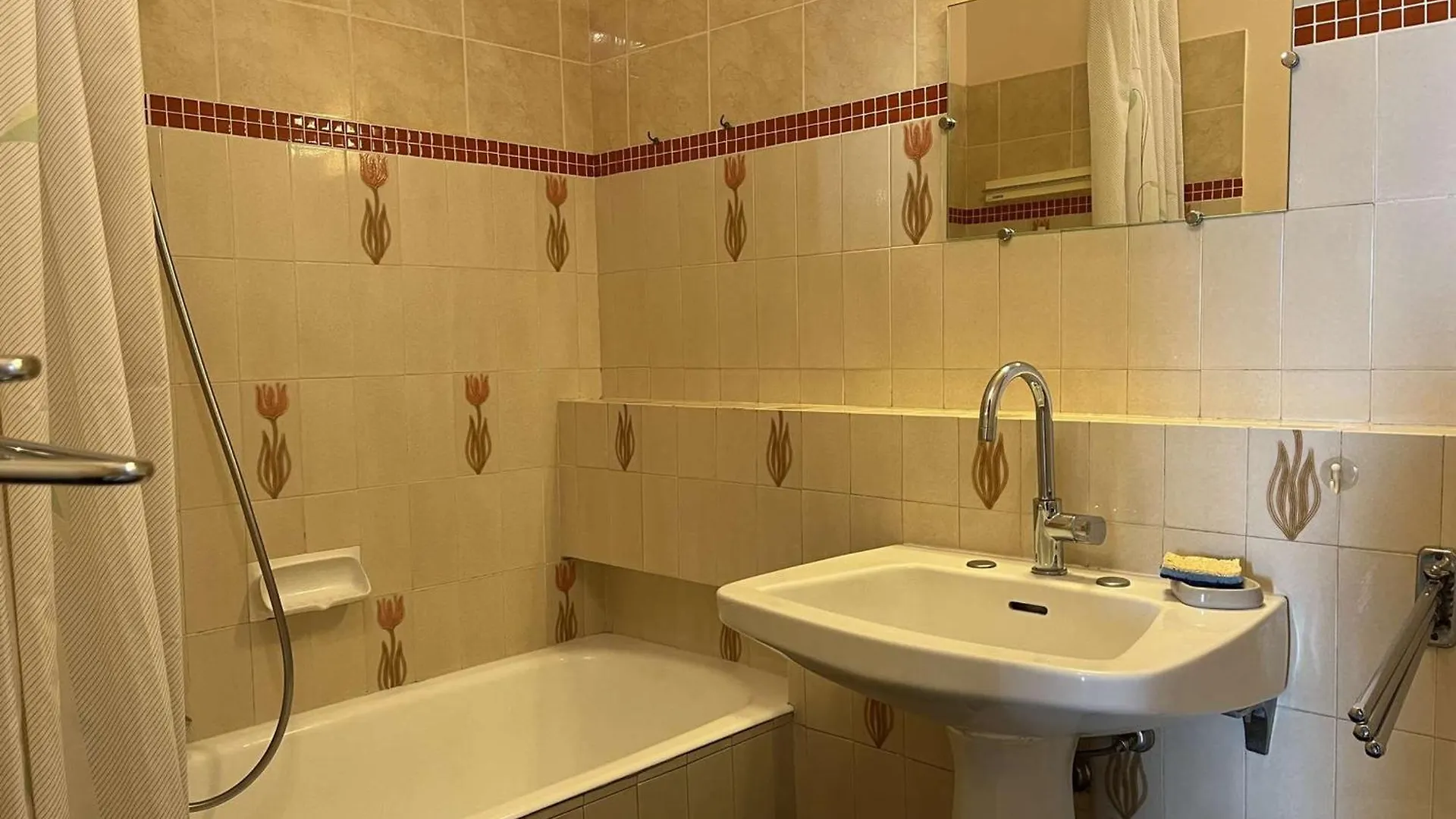 Appartement 2P Avec Terrasses, Parking Prive, A 100M Des Plages - Juan-Les-Pins - Fr-1-252-196 Antibes